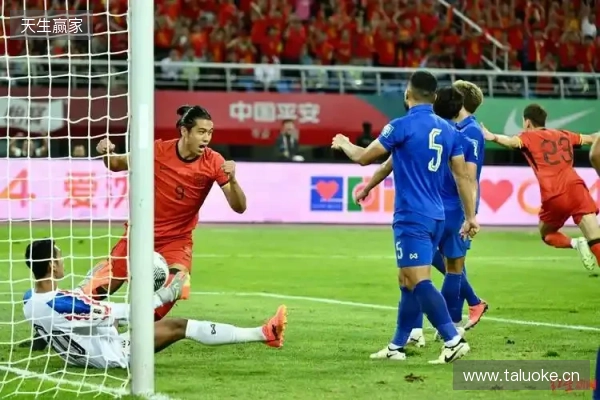 打平就出线！杨晨：泰国队这种踢法，我觉得中国队不能轻视